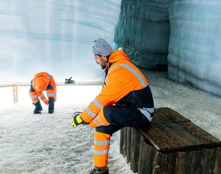 Into The Glacier – With Snowmobiling From Klaki Base Camp