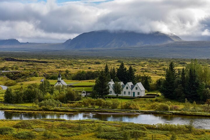 Golden Circle and Waterfalls, with Friðheimar Farm and Kerið in small group