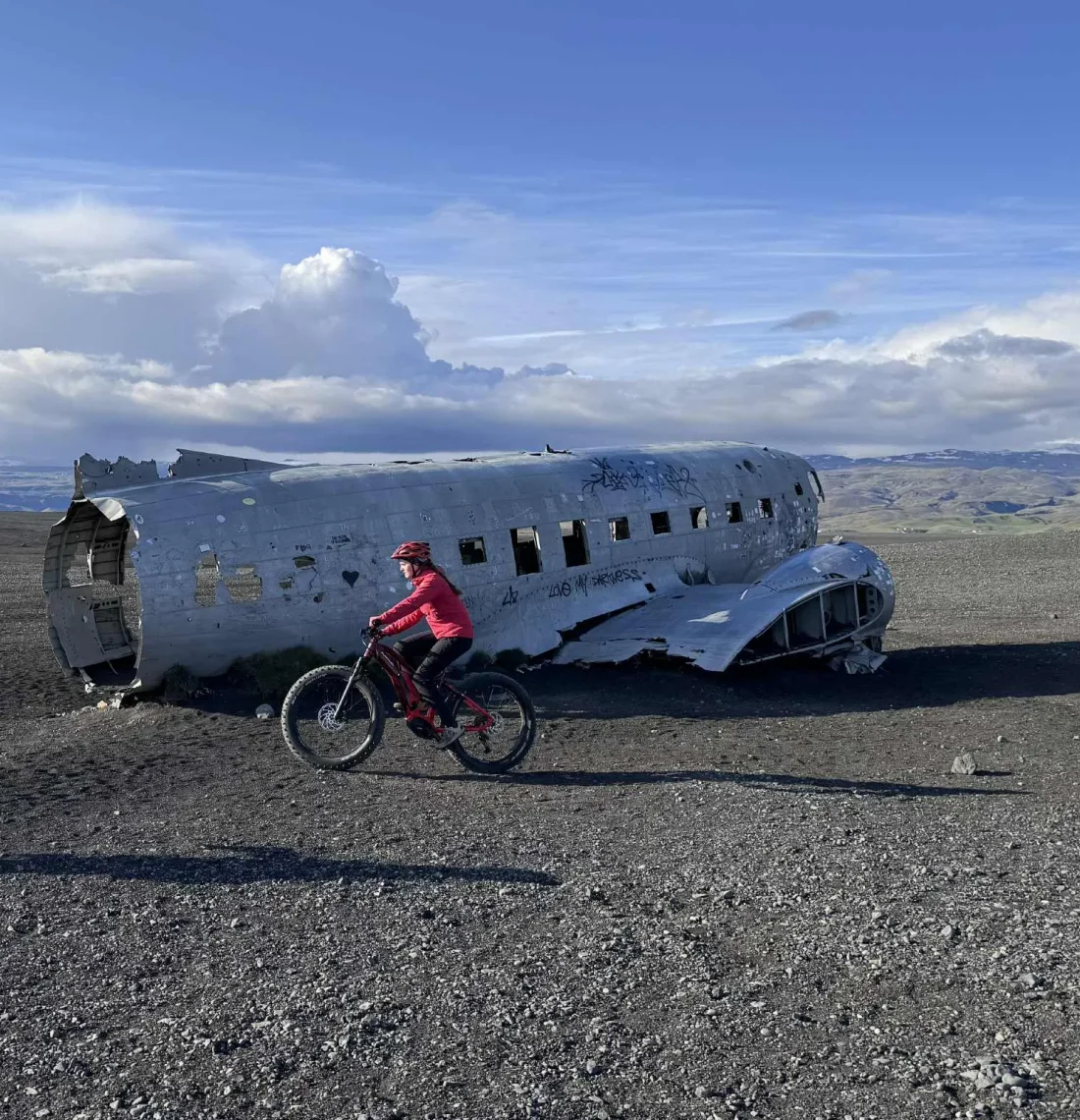 South Coast & E‑Bike Black Beach Adventure & the Plane Wreck