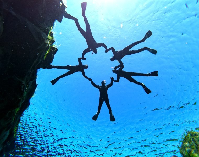 Self drive: Drysuit Snorkeling in Silfra – with underwater photos